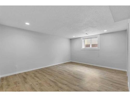 635 Arlington Drive Se, Calgary, AB - Indoor Photo Showing Other Room