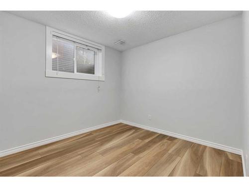 635 Arlington Drive Se, Calgary, AB - Indoor Photo Showing Other Room