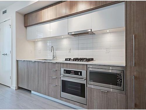 311-51 Waterfront Mews Sw, Calgary, AB - Indoor Photo Showing Kitchen With Upgraded Kitchen