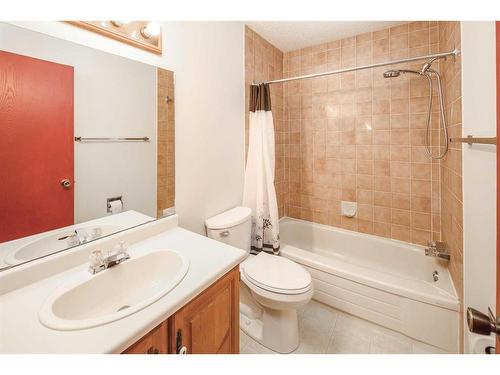 76 Hawkwood Road Nw, Calgary, AB - Indoor Photo Showing Bathroom