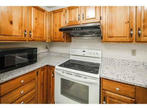 76 Hawkwood Road Nw, Calgary, AB - Indoor Photo Showing Kitchen