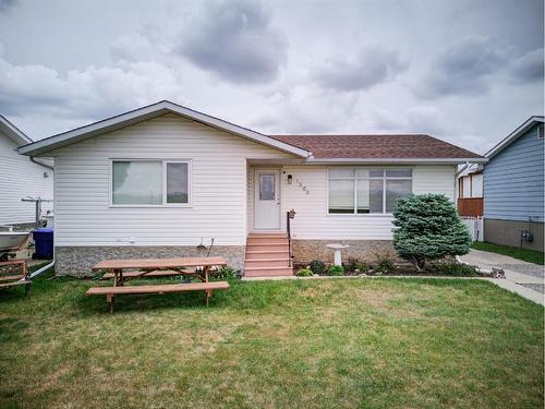 4908 8 Street West, Claresholm, AB - Outdoor