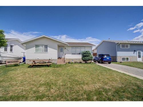 4908 8 Street West, Claresholm, AB - Outdoor