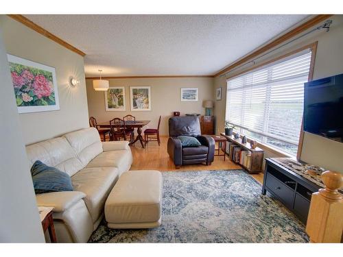 4908 8 Street West, Claresholm, AB - Indoor Photo Showing Living Room