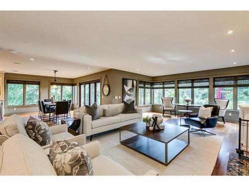 301 Elbow Park Lane Sw, Calgary, AB - Indoor Photo Showing Living Room