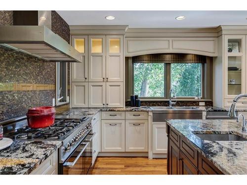 301 Elbow Park Lane Sw, Calgary, AB - Indoor Photo Showing Kitchen