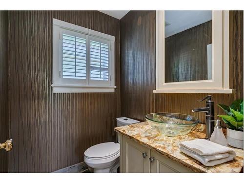 301 Elbow Park Lane Sw, Calgary, AB - Indoor Photo Showing Bathroom