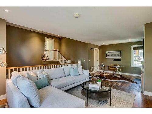 301 Elbow Park Lane Sw, Calgary, AB - Indoor Photo Showing Living Room