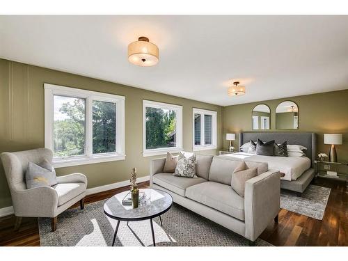 301 Elbow Park Lane Sw, Calgary, AB - Indoor Photo Showing Living Room