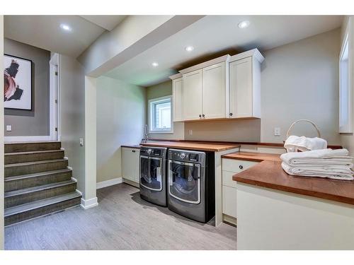 301 Elbow Park Lane Sw, Calgary, AB - Indoor Photo Showing Laundry Room