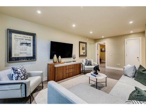 301 Elbow Park Lane Sw, Calgary, AB - Indoor Photo Showing Living Room