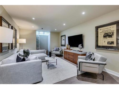 301 Elbow Park Lane Sw, Calgary, AB - Indoor Photo Showing Living Room