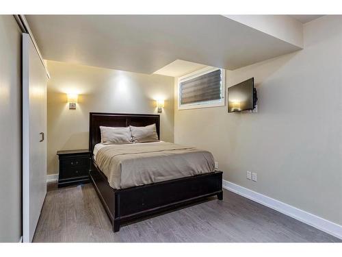 301 Elbow Park Lane Sw, Calgary, AB - Indoor Photo Showing Bedroom