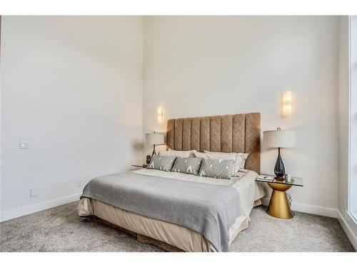 830 22 Avenue Nw, Calgary, AB - Indoor Photo Showing Bedroom