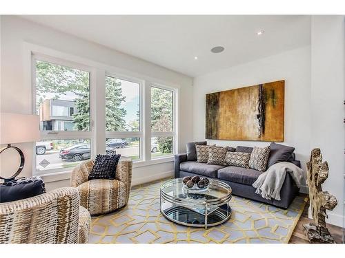 830 22 Avenue Nw, Calgary, AB - Indoor Photo Showing Living Room