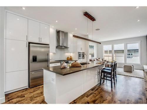 830 22 Avenue Nw, Calgary, AB - Indoor Photo Showing Kitchen With Upgraded Kitchen