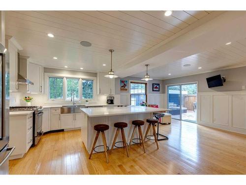 920 Kerfoot Crescent Sw, Calgary, AB - Indoor Photo Showing Kitchen With Upgraded Kitchen