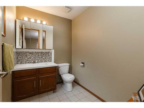 159 Deerbow Circle Se, Calgary, AB - Indoor Photo Showing Bathroom