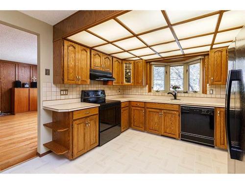 159 Deerbow Circle Se, Calgary, AB - Indoor Photo Showing Kitchen