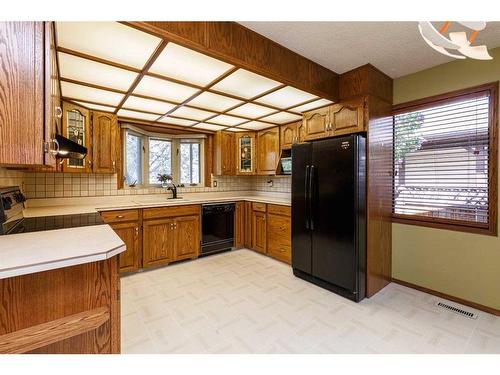 159 Deerbow Circle Se, Calgary, AB - Indoor Photo Showing Kitchen With Double Sink