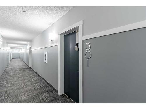 301-40 Carrington Plaza Nw, Calgary, AB - Indoor Photo Showing Other Room