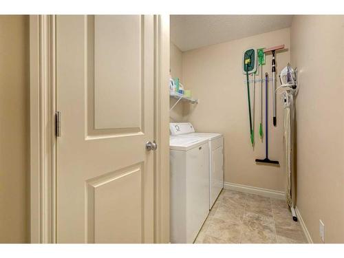 118 Cranberry Mews Se, Calgary, AB - Indoor Photo Showing Laundry Room