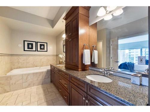 2208-920 5 Avenue Sw, Calgary, AB - Indoor Photo Showing Bathroom