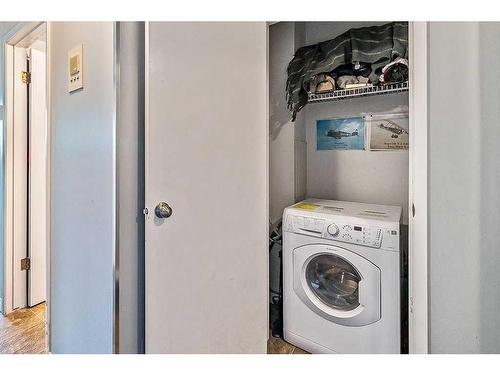 419-808 Royal Avenue Sw, Calgary, AB - Indoor Photo Showing Laundry Room