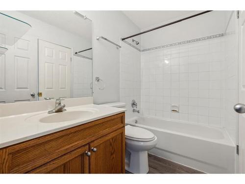 1141 Prestwick Circle Se, Calgary, AB - Indoor Photo Showing Bathroom