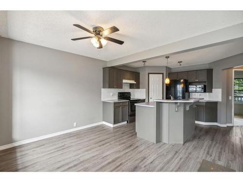 1141 Prestwick Circle Se, Calgary, AB - Indoor Photo Showing Kitchen