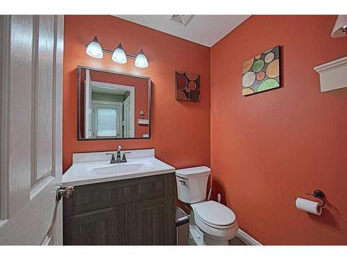 119 Prestwick Point Se, Calgary, AB - Indoor Photo Showing Bathroom