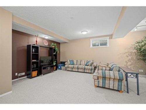 102 Hidden Crescent Nw, Calgary, AB - Indoor Photo Showing Other Room