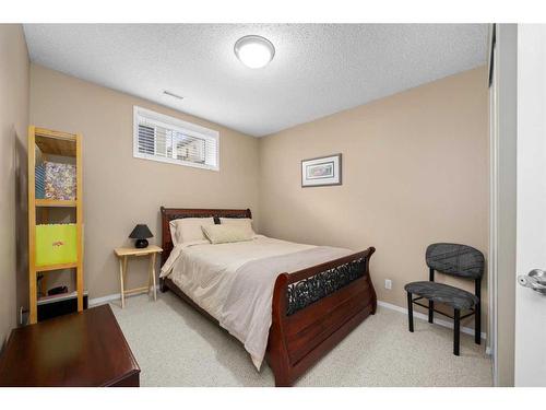 102 Hidden Crescent Nw, Calgary, AB - Indoor Photo Showing Bedroom