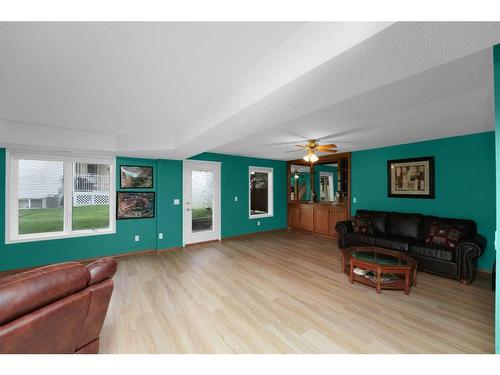 195 Sandstone Drive, Okotoks, AB - Indoor Photo Showing Living Room