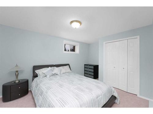 195 Sandstone Drive, Okotoks, AB - Indoor Photo Showing Bedroom