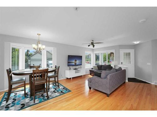 195 Sandstone Drive, Okotoks, AB - Indoor Photo Showing Living Room