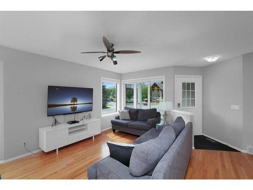 195 Sandstone Drive, Okotoks, AB - Indoor Photo Showing Living Room