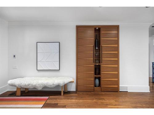 827 Prospect Avenue Sw, Calgary, AB - Indoor Photo Showing Bedroom