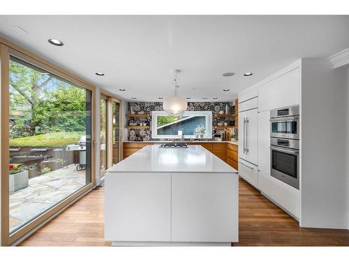 827 Prospect Avenue Sw, Calgary, AB - Indoor Photo Showing Kitchen