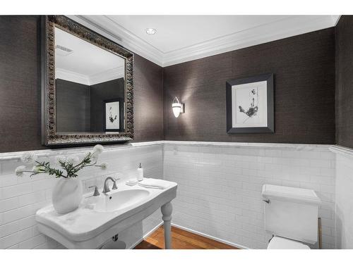 827 Prospect Avenue Sw, Calgary, AB - Indoor Photo Showing Bathroom
