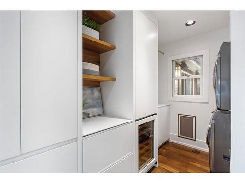 827 Prospect Avenue Sw, Calgary, AB - Indoor Photo Showing Laundry Room