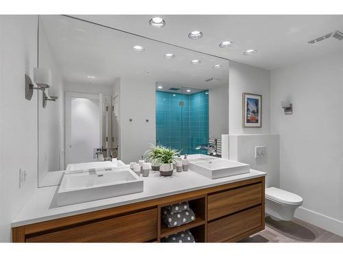 827 Prospect Avenue Sw, Calgary, AB - Indoor Photo Showing Bathroom