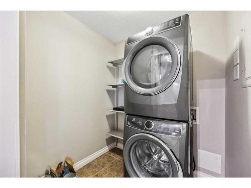 104-990 Centre Avenue Ne, Calgary, AB - Indoor Photo Showing Laundry Room