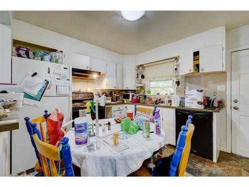 1818 42 Street Se, Calgary, AB - Indoor Photo Showing Dining Room