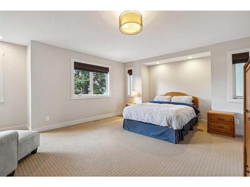 1827 33 Avenue Sw, Calgary, AB - Indoor Photo Showing Bedroom