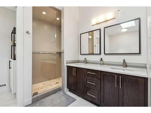 1827 33 Avenue Sw, Calgary, AB - Indoor Photo Showing Bathroom