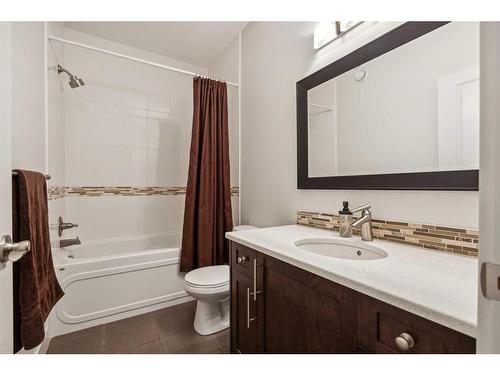 1827 33 Avenue Sw, Calgary, AB - Indoor Photo Showing Bathroom