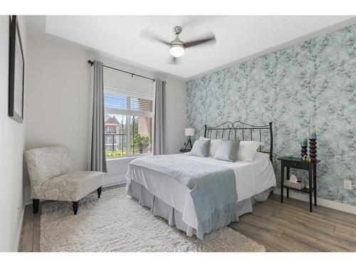 428-30 Discovery Ridge Close Sw, Calgary, AB - Indoor Photo Showing Bedroom