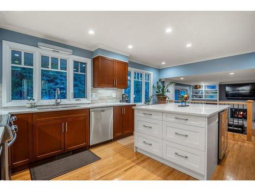 10616 Willowind Place Se, Calgary, AB - Indoor Photo Showing Kitchen With Double Sink