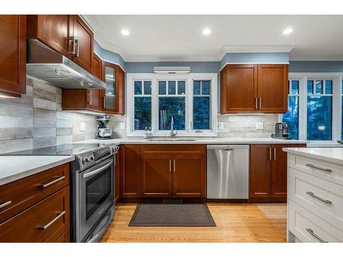 10616 Willowind Place Se, Calgary, AB - Indoor Photo Showing Kitchen